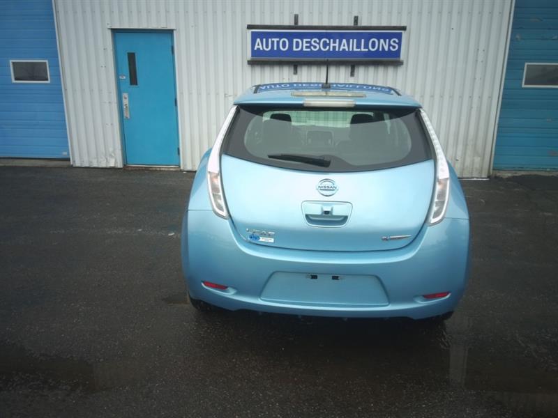 2015
Nissan
Leaf