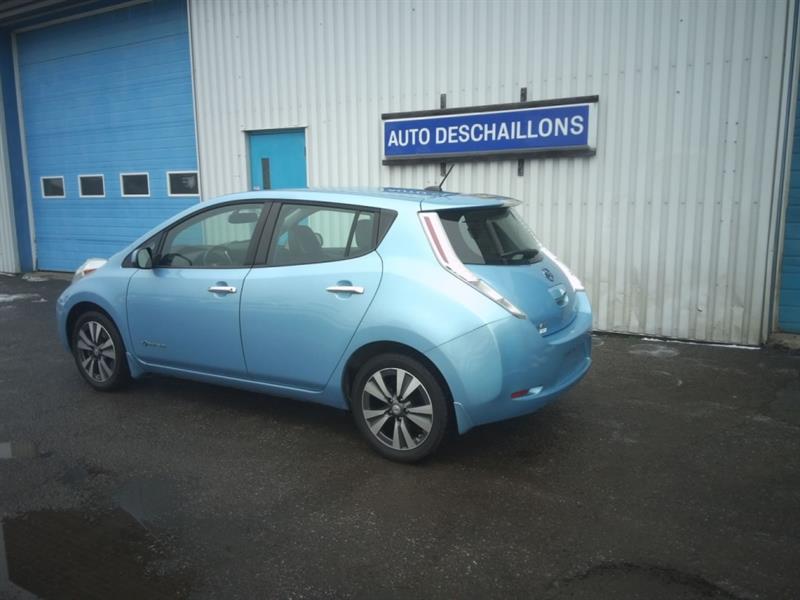 2015
Nissan
Leaf