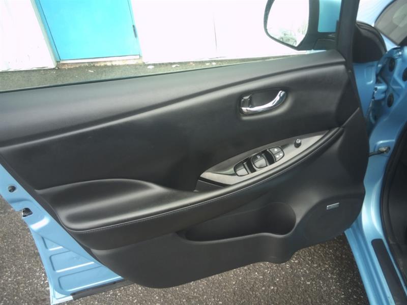2015
Nissan
Leaf